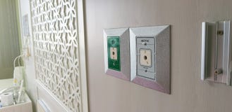 Закрытый вверх по выходу вакуума на белой стене зеленой комнатой стационарной больного выхода кислорода Стоковые Фотографии RF Закрытый вверх по выходу вакуума на белой стене зеленой комнатой стационарной больного выхода кислорода Стоковые Фотографии RF