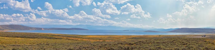 Залив резервуара клубники во взглядах леса панорамы падения поздним летом предыдущих вдоль шоссе 40 около саммита Daniels между H стоковое изображение Залив резервуара клубники во взглядах леса панорамы падения поздним летом предыдущих вдоль шоссе 40 около саммита Daniels между H стоковое изображение