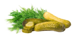 Замаринованные огурцы при укроп изолированный на белой предпосылке Marinated замариновал изолированный огурец closeup стоковые изображения Замаринованные огурцы при укроп изолированный на белой предпосылке Marinated замариновал изолированный огурец closeup стоковые изображения