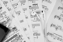 Замечает ноты уча клирос проводника счета оркестра каннелюры oboe виолончели скрипки арфы саксофона рояля арпеджио гитары игры ба Стоковые Фото Замечает ноты уча клирос проводника счета оркестра каннелюры oboe виолончели скрипки арфы саксофона рояля арпеджио гитары игры ба Стоковые Фото