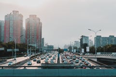 Заход солнца на дороге Шанхая стоковые фотографии rf Заход солнца на дороге Шанхая стоковые фотографии rf