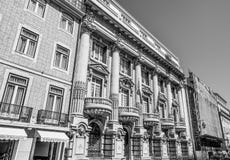 Здание банка в Лиссабоне - Банко Totta Acores - ЛИССАБОНЕ/ПОРТУГАЛИИ - 15-ое июня 2017 стоковая фотография rf Здание банка в Лиссабоне - Банко Totta Acores - ЛИССАБОНЕ/ПОРТУГАЛИИ - 15-ое июня 2017 стоковая фотография rf