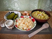 Здоровая вкусная еда, потушенные картошки от печи, и закуска стоковые изображения rf Здоровая вкусная еда, потушенные картошки от печи, и закуска стоковые изображения rf