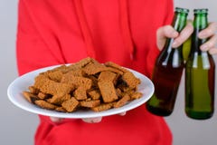 Зеленая выходных каникул концепция людей совместно Подрезанное фото крупного плана жизнерадостного удовлетворенного беспечального стоковые изображения rf Зеленая выходных каникул концепция людей совместно Подрезанное фото крупного плана жизнерадостного удовлетворенного беспечального стоковые изображения rf