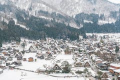 Зима Shirakawago при снег падая, Япония Стоковые Фотографии RF Зима Shirakawago при снег падая, Япония Стоковые Фотографии RF