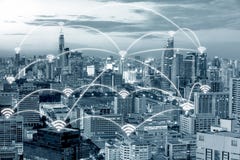 Значок Wifi и город Бангкока с концепцией сетевого подключения Стоковые Изображения Значок Wifi и город Бангкока с концепцией сетевого подключения Стоковые Изображения