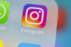 Значок применения Instagram на конце-вверх экрана smartphone iPhoneX Яблока Значок Instagram app Социальный значок средств массов Стоковое Фото Значок применения Instagram на конце-вверх экрана smartphone iPhoneX Яблока Значок Instagram app Социальный значок средств массов Стоковое Фото