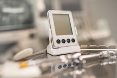 Зубоврачебное endo оборудование для обработки зуба канала корня двигателя и цифрового луча x стоковая фотография rf Зубоврачебное endo оборудование для обработки зуба канала корня двигателя и цифрового луча x стоковая фотография rf