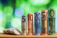 5, 10, 20, 50 и 100 евро свернуло bankn счетов Стоковая Фотография 5, 10, 20, 50 и 100 евро свернуло bankn счетов Стоковая Фотография