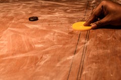 Игра Carrom стоковая фотография Игра Carrom стоковая фотография