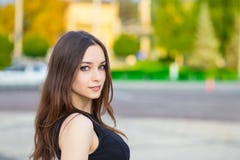 изолированные брюнет детеныши портрета ся стоковые изображения изолированные брюнет детеныши портрета ся стоковые изображения