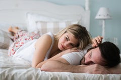 Изображение молодых пар имея проблемы отношения стоковое фото rf Изображение молодых пар имея проблемы отношения стоковое фото rf