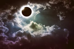 Изумительное научное естественное явление Полное glowi солнечного затмения стоковое фото rf Изумительное научное естественное явление Полное glowi солнечного затмения стоковое фото rf