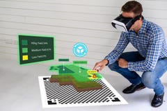 Индустрия 4 Iot умная 0 концепций земледелия, agronomist, фермер используя умные стекла увеличила смешанную виртуальную реальност стоковое изображение rf Индустрия 4 Iot умная 0 концепций земледелия, agronomist, фермер используя умные стекла увеличила смешанную виртуальную реальност стоковое изображение rf