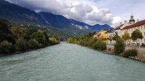 Инсбрук, Tirol/Австрия - 18-ое сентября 2017: Взгляд на реке гостиницы стоковое фото Инсбрук, Tirol/Австрия - 18-ое сентября 2017: Взгляд на реке гостиницы стоковое фото