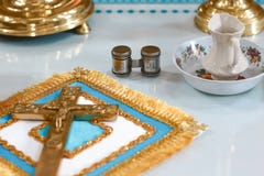 Инструменты для крещения младенца Католицизм, концепция христианства стоковое изображение Инструменты для крещения младенца Католицизм, концепция христианства стоковое изображение