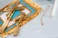 Инструменты для крещения младенца Католицизм, концепция христианства стоковая фотография rf Инструменты для крещения младенца Католицизм, концепция христианства стоковая фотография rf