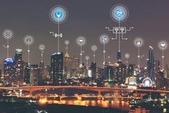 Интернет вещей IoT, умного города с умными обслуживаниями и значком или hologram, обслуживанием коммуникационной сети и концепцие стоковое фото Интернет вещей IoT, умного города с умными обслуживаниями и значком или hologram, обслуживанием коммуникационной сети и концепцие стоковое фото