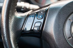 Интерьер автомобиля Mazda 3 с целью многофункционального руля, приборной стоковая фотография Интерьер автомобиля Mazda 3 с целью многофункционального руля, приборной стоковая фотография