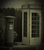 Ирландские винтажные postbox/телефонная будка стоковое изображение Ирландские винтажные postbox/телефонная будка стоковое изображение