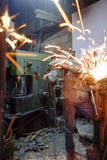 Искры от точильщика стоковое изображение Искры от точильщика стоковое изображение