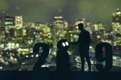 искусственный интеллект 2019 год или концепция ai футуристические, стойка бизнесмена силуэта и рука пункта управлять или контроли стоковое фото rf искусственный интеллект 2019 год или концепция ai футуристические, стойка бизнесмена силуэта и рука пункта управлять или контроли стоковое фото rf