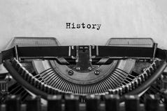 История напечатала на винтажной машинке, старой бумаге Конец-вверх Стоковые Изображения RF История напечатала на винтажной машинке, старой бумаге Конец-вверх Стоковые Изображения RF