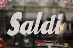 Итальянское ходя по магазинам знамя продажи до 50 процентов, особенное предложение, saldi стоковые фото Итальянское ходя по магазинам знамя продажи до 50 процентов, особенное предложение, saldi стоковые фото