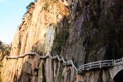 Каменные крутые шаги Trekking идя гора Huangshan Стоковое фото RF Каменные крутые шаги Trekking идя гора Huangshan Стоковое фото RF