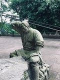 Каменный высекать фермера который думает о том, как сыграть шахматы стоковая фотография Каменный высекать фермера который думает о том, как сыграть шахматы стоковая фотография
