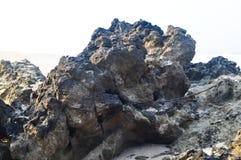 Камень утеса или пляжа изолированный на белой предпосылке стоковая фотография rf Камень утеса или пляжа изолированный на белой предпосылке стоковая фотография rf
