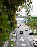 Камера слежения на занятой дороге города стоковое изображение Камера слежения на занятой дороге города стоковое изображение