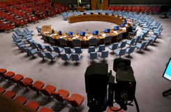Камера Совета Безопасности во время подготовки для встречи Оно расположено в здании конференции Организации Объединенных Наций стоковое фото rf Камера Совета Безопасности во время подготовки для встречи Оно расположено в здании конференции Организации Объединенных Наций стоковое фото rf