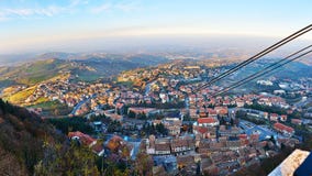 Канатная дорога от Сан-Марино к Monte Titano Стоковое фото RF Канатная дорога от Сан-Марино к Monte Titano Стоковое фото RF