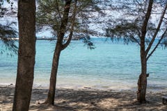Каникулы как небо острова вне дверь Море и пляж красивой воды лета природы голубое brampton стоковые изображения rf Каникулы как небо острова вне дверь Море и пляж красивой воды лета природы голубое brampton стоковые изображения rf