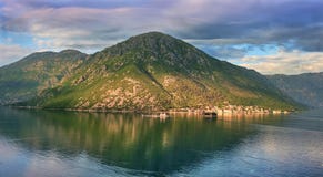 Канонический взгляд в заливе Kotor, Черногория стоковое фото Канонический взгляд в заливе Kotor, Черногория стоковое фото