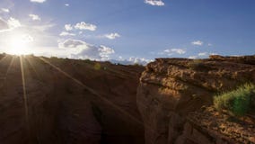 Каньон расширял до тех пор пока земля не ваяна в tableland и изолированные башенкы, Юта, США стоковое фото rf Каньон расширял до тех пор пока земля не ваяна в tableland и изолированные башенкы, Юта, США стоковое фото rf
