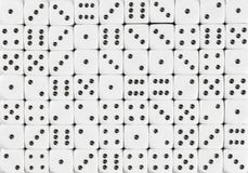 Картина предпосылки 70 белого dices, приказанное случайное стоковое изображение Картина предпосылки 70 белого dices, приказанное случайное стоковое изображение