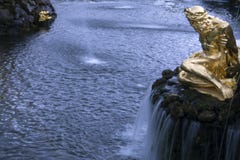 ` Каскада ` фонтана большое в парке Peterhof более низком, Санкт-Петербурге, России стоковое фото rf ` Каскада ` фонтана большое в парке Peterhof более низком, Санкт-Петербурге, России стоковое фото rf