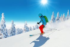 Катание на лыжах молодого человека на piste стоковое фото Катание на лыжах молодого человека на piste стоковое фото