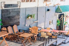Кафе города лета с украшениями стоковое изображение rf Кафе города лета с украшениями стоковое изображение rf