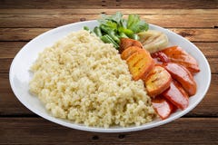Каша пшена с зажаренными овощами стоковое фото Каша пшена с зажаренными овощами стоковое фото