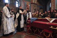 КИЕВ, УКРАИНА - апрель 3, 2015: Похоронная церемония для украинского военнослужащего Игоря Branovitskiy который был убит в восточ стоковое фото КИЕВ, УКРАИНА - апрель 3, 2015: Похоронная церемония для украинского военнослужащего Игоря Branovitskiy который был убит в восточ стоковое фото