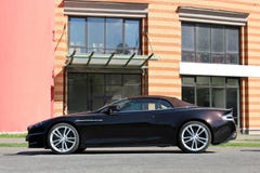 Киев, Украина; 20-ое сентября 2014, Aston Мартин DBS V12 Volante cabriolet Роскошный автомобиль с откидным верхом стоковые изображения Киев, Украина; 20-ое сентября 2014, Aston Мартин DBS V12 Volante cabriolet Роскошный автомобиль с откидным верхом стоковые изображения