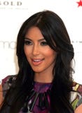 Ким Kardashian повышает ` золота ` стоковые изображения Ким Kardashian повышает ` золота ` стоковые изображения