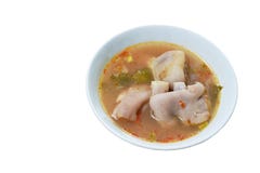 Кипеть пряная костяшка свинины в супе Tom yum на шаре стоковые изображения Кипеть пряная костяшка свинины в супе Tom yum на шаре стоковые изображения