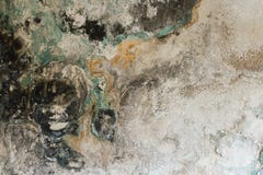 Кирпичная стена Старая облупленная белая краска слезая grungy треснутую стену Отказы, царапины, слезающ старые краску и гипсолит стоковые фотографии rf Кирпичная стена Старая облупленная белая краска слезая grungy треснутую стену Отказы, царапины, слезающ старые краску и гипсолит стоковые фотографии rf