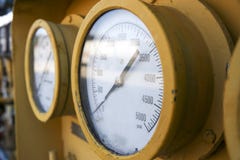 Клапаны и индикаторы в нефтедобывающей промышленности стоковые изображения Клапаны и индикаторы в нефтедобывающей промышленности стоковые изображения