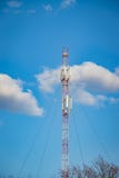 Клетчатый репитер, рангоут для передавать беспроводное сообщение и интернет стоковое изображение Клетчатый репитер, рангоут для передавать беспроводное сообщение и интернет стоковое изображение