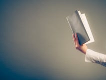 Книга чтения человеческий учить Отдых образования стоковые фото Книга чтения человеческий учить Отдых образования стоковые фото